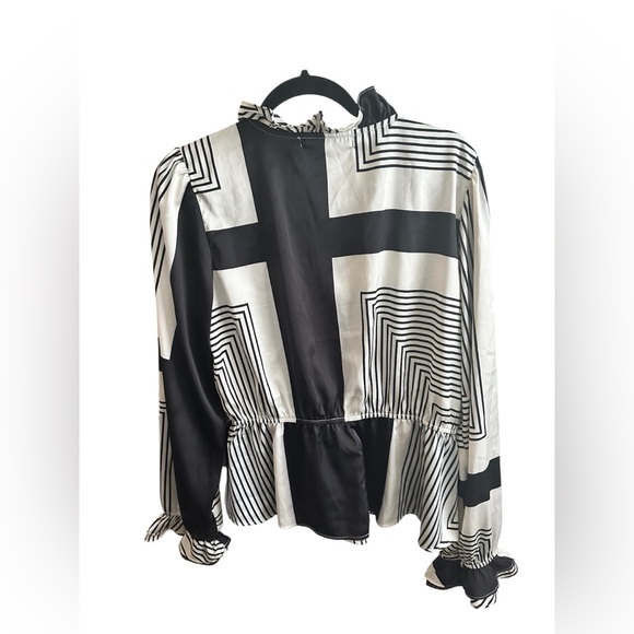 Sweet Rain Black and White Graphic Wrap Blouse - Picture 4 of 4